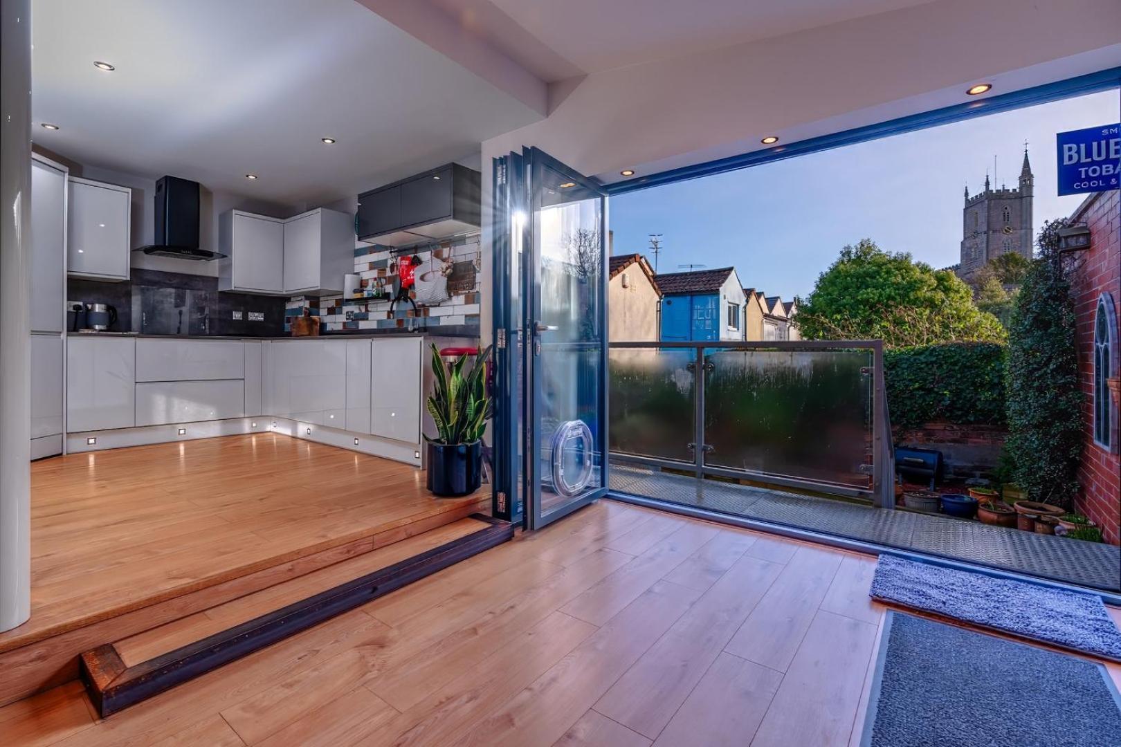 Luxury 2-Bed Serviced Apartment With Sauna Bristol Exterior photo